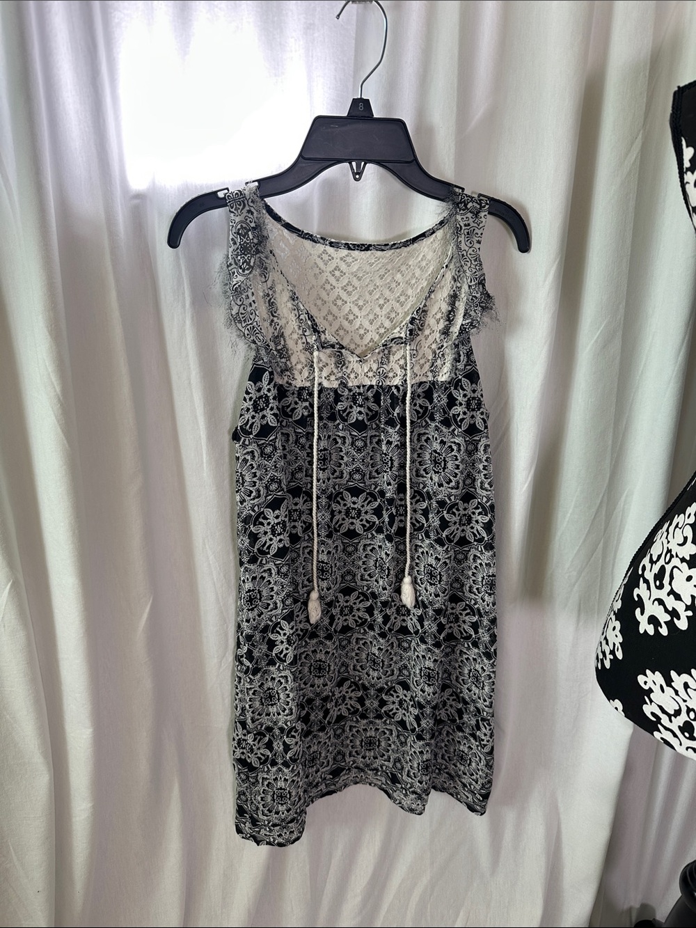 Black and White Lace-Trim Sleeveless Dress